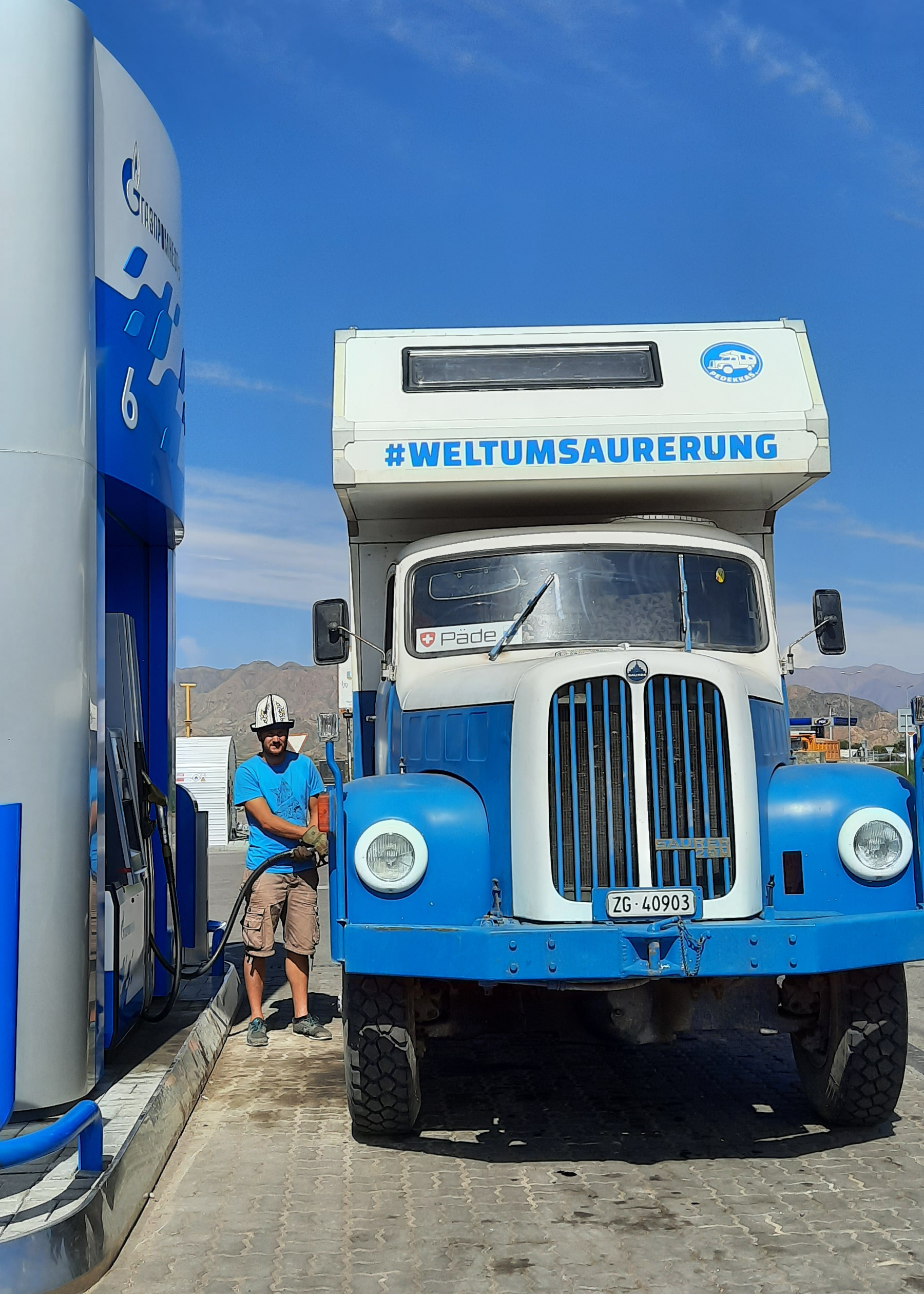 Saurer bei der Gasprom Tankstelle